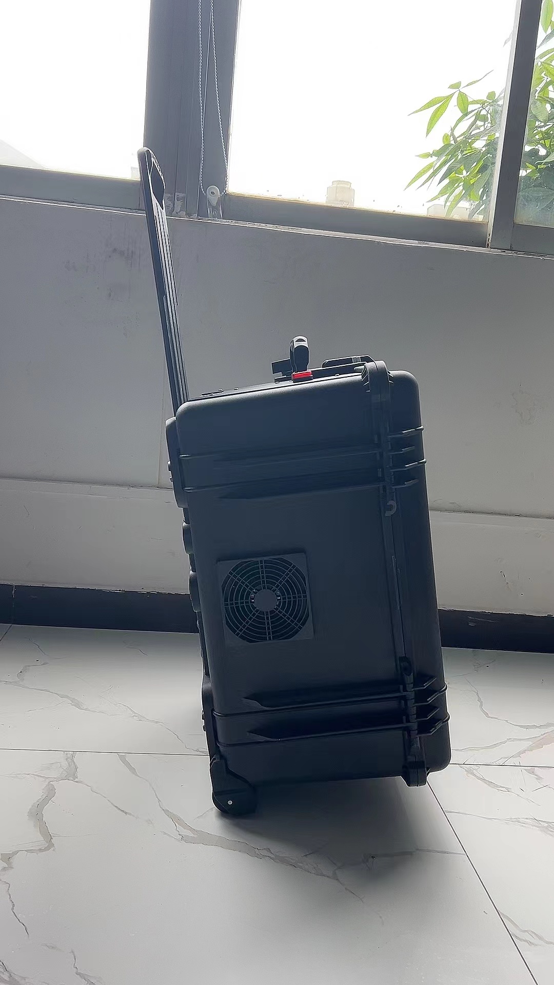 偃师手拉箱型移动通信干扰器